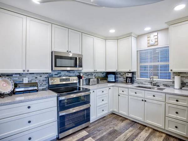 $218 / 2br - 1232ft2 - Enjoy blue-green water views (Duck Key)63923415524994123