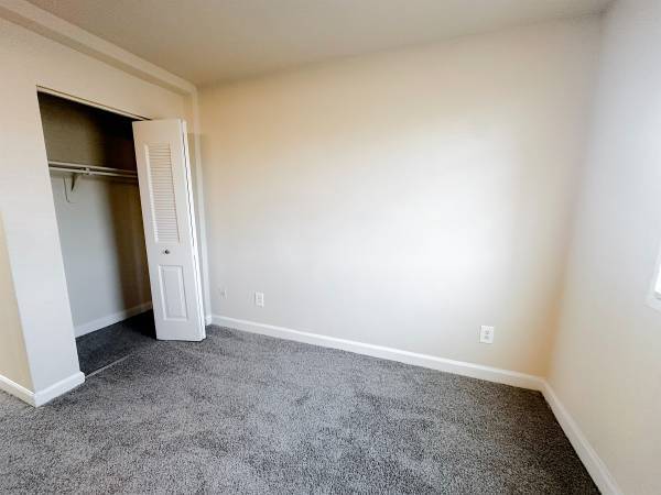 $1,300 / 2br - Condominio de 2 dormitorios en West Springfield (Springfield)64040361424259121