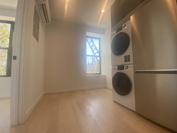 $2,999 / 1hab - 600ft2 - ¡1 HABITACIÓN SUNTOZA / CONVERTIBLE EN 2 HABITACIONES! LAVANDERÍA EN LA UNIDAD! UBICACIÓN PRIVILEGIADA! CERCA DEL METRO!! (East Williamsburg)63698533570945122