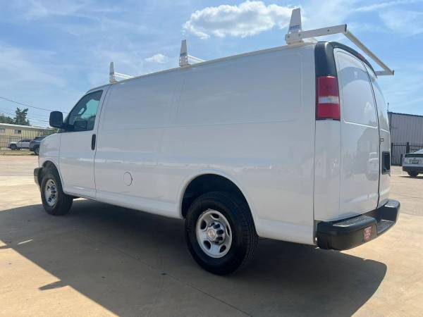 2021 Chevrolet Express 2500 - Photo 3