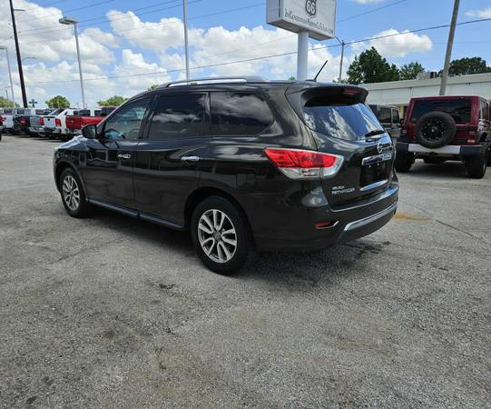 2015 Nissan Pathfinder SV - $6,990 (4425 E 11th St Tulsa)63470244150273124