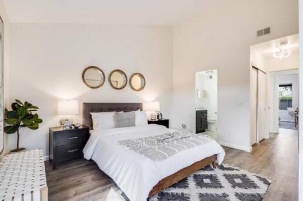 $1,200 / 2br - Centrally located within walking distance to Brewer Island Elementary school, PJ (San Mateo)64049798058242120