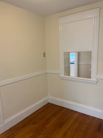 $1,800 / 1br - 600ft2 - 1stFL,LR,Kitchen,full bath,1 car parking,hardwoods (Waltham on Belmont/Watertown line)63620423293827123