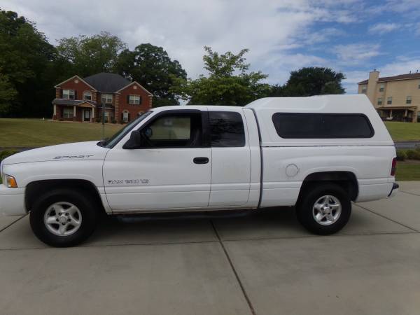 2001 dodge ram 1500 sport 5.9 v8 2wd 2 owners(298K)hwy mi runs xxx - $3,800 (riverdale)63612731955713121