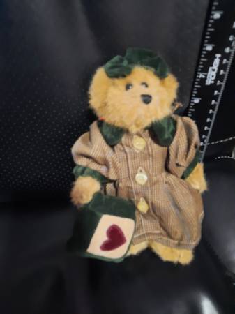 collectible Boyd's bear 1
