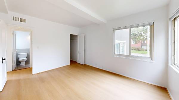 $3,581 / 2hab - 942ft2 - 117 Serrano@Fuente/Casa adosada amplia en Parkmerced/Vista al patio/Se aceptan mascotas (ingleside / SFSU / CCSF)63847326142081124