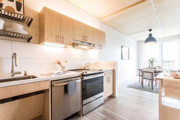 $2,300 / 1br - 904ft2 - ¡Actúa rápido! Hermoso de 1 habitación con balcón Julieta y techos de madera (Elliot/Boise)63672530040067120