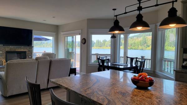 $3,950 / 4br - 2400ft2 - Floating Home For Lease-Oregon City (Oregon City)63870109382657124