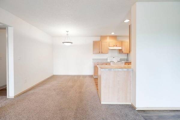 $1,530 / 1br - 738ft2 - Washer/Dryer, Fireplace  Private Deck! (Downtown Battle Ground)63777340804481121