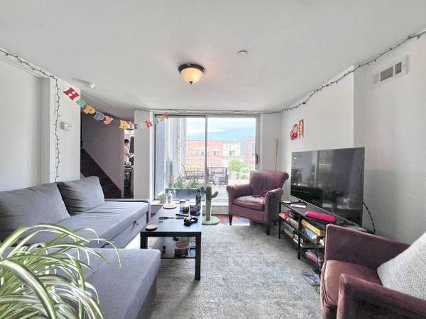 $9,450 / 6br - *MASSIVE* SIX BED TRIPLEX IN WILLIAMSBURG!! VERY UNIQUE APARTMENT 🔥 (Williamsburg)63689608595585123