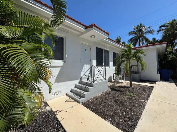 $1,900 / 1br - Fully renovated 1Bed/1Bath just two blocks from the Beach (Miami Beach)64002015790467120