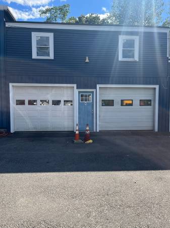 Garage Bays for rent 1