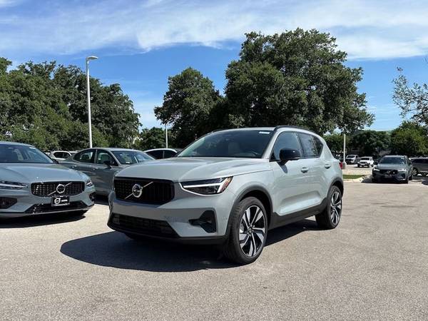2025 Volvo Xc40 B5 PLUS DARK THEME - $45,970 (Volvo Cars of Austin)63491384455683121