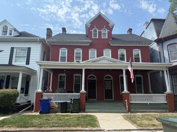 $995 / 1br - 2nd Floor Apartment located on Broadway - HEAT INCLUDED!! (Hagerstown)63896036507266120