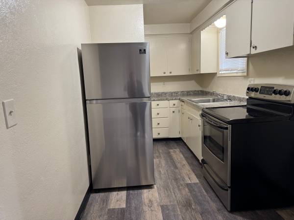 $1,250 / 1br - 600ft2 - **1-BEDROOM COTTAGE!!!** (SALEM)63660478724865122