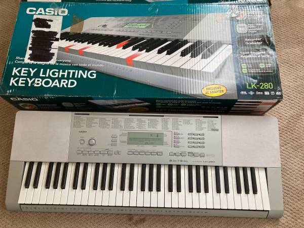 Casio LK-280 61 Key Lighting Keyboard 1
