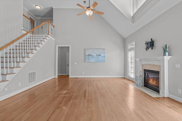$625,000 / 3br - 2832ft2 - Price Drop on Contemporary Cape in Pool Community of Maggie Run (Fuquay Varina/Maggie Run)64204222709121124
