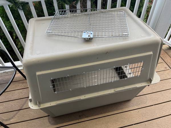 Large dog crate/kennel 1