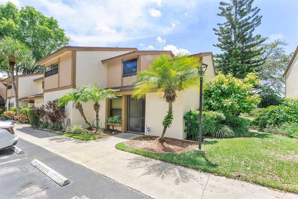 $350,000 / 3br - 1444ft2 - Three Bedroom Townhouse with Water Views in Coconut Creek (Coconut Creek)64001845424513121
