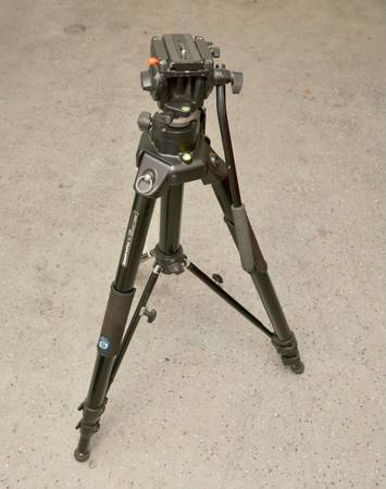 Manfrotto 475B Legs & 701 HDV Head 1