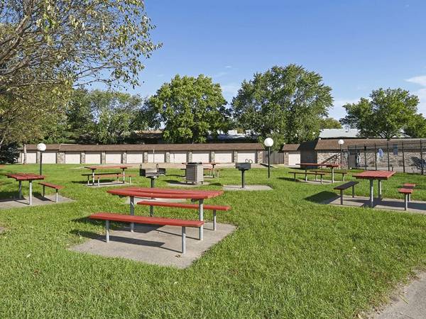 $1,380 / 2br - 930ft2 - 1 month FREE on vacant homes! Apply within 48hrs of viewing (6200 78th Ave N , Brooklyn Park , MN)63868702863363122