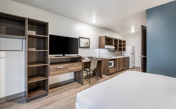 $1,499 / 1br - Exclusive Offer: Short-Term Stays with No Strings Attached! (5742 Northridge Dr, Gurnee, IL)63960013916675123