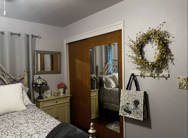 $850 / 1br - $850./Fully furnished room - private bath all utilities included (Visalia)63809616433921123