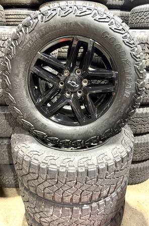 18" NEW TAKEOFF Chevy Silverado Tahoe TRAIL BOSS Sierra AT4 OEM wheel 1