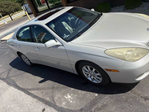 2004 LEXUS ASIENTOS DE CUERO AIRE ACONDICIONADO TECHO SOLAR SOLO 145 MIL MILLAS MÁS NEUMÁTICOS NUEVOS - $3,500 (Indianapolis)63622014638465120