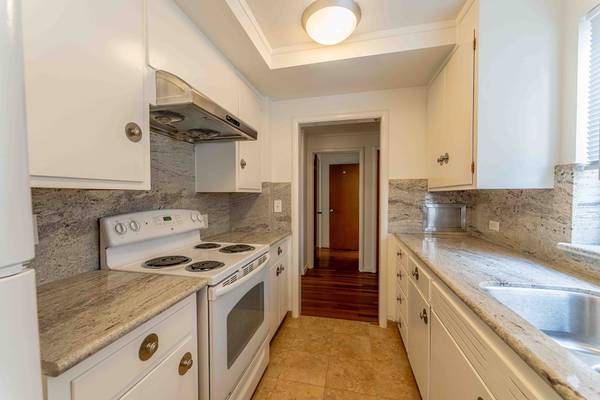 $3,450 / 1br - ID#33: Russian Hill Updated 1BR/1BA Apartment w/Parking (russian hill)63813686970883123