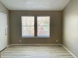 $1,125 / 1br - 652ft2 - Enclavado en la naturaleza, esperándote (1455 N. Perry Rd, Carrollton, TX)63867602477825120