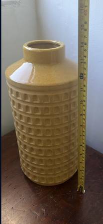 yellow ceramic vase with detail 1