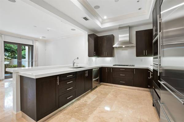 $11,000 / 3br - Luxurious house that has an open kitchen (7530 SW 56th Ct)64051007656706123
