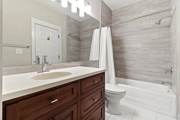 $1,630 / 1br - 866ft2 - Hidden Gem in 1934 Chatelain Way 1bd/1.5ba condo64015948189699122