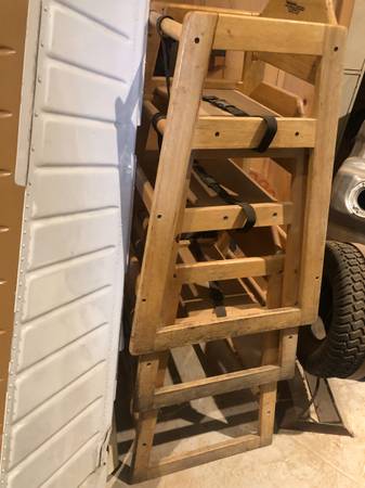 Classic Wooden Highchair / Sturdy Tight Joints / Commercial Grade 1