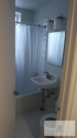 $1,350 Incredible Studio in Lake View East steps from the Lake (Lake View)63918414257027122