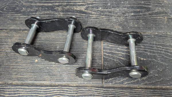 Toyota Tundra rear shackles 2nd generation - $50 (Vancouver)63471264237571122