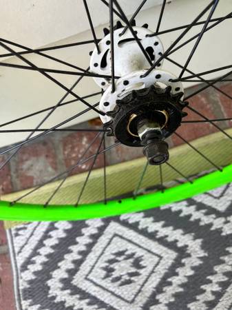 Juego de ruedas de 700c de una velocidad, fijo - $40 (los altos)63438577119617121