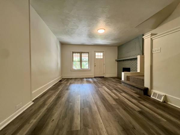 $1,785 / 3br - Charming 3 Bedroom Townhouse in Squirrel Hill! Covered Front Porch!! (Squirrel Hill / Shadyside / Pitt / CMU / East Liberty)63664544594691123