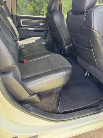 2018 Dodge Ram Laramie 1500 - $18,500 (condado de Wayne)63470238906371123