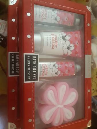 Bath and body 3 piece gift set 1