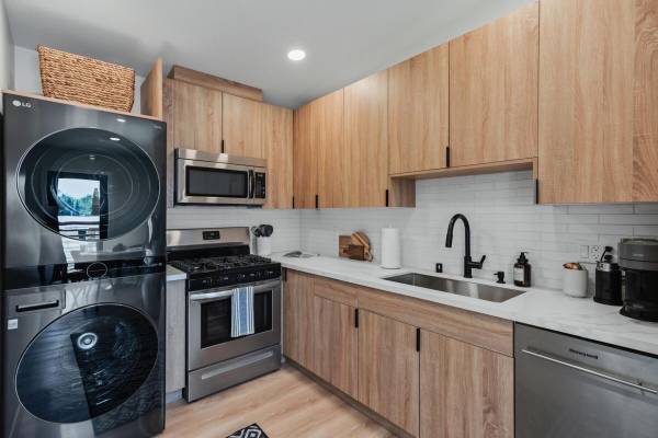 $1,510 / 1br - 504ft2 - Furnished One Bedroom One Bathroom. Just minutes away from La Jolla. (San Diego, CA)63663956913537124