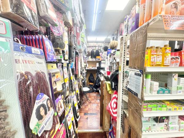 $4,000 / 1000ft2 - BEAUTY SUPPLIES STORE FOR SALE! CURRENT GROSS $336,000.00 YEARLY! DEAL (BEDFORD STUYVESANT)63809042232451122