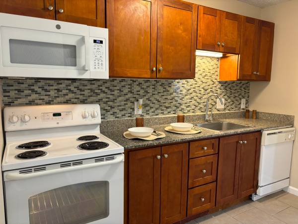 $1,026 / 1br - 512ft2 - IMMEDIATE move in available! Come check us out! (Metairie)63903539352835123