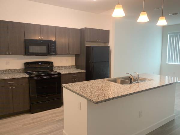 $2,099 / 3br - 1598ft2 - Spacious 3 bedroom townhome with garage. Two months FREE rent! (Torino)63799984372355122