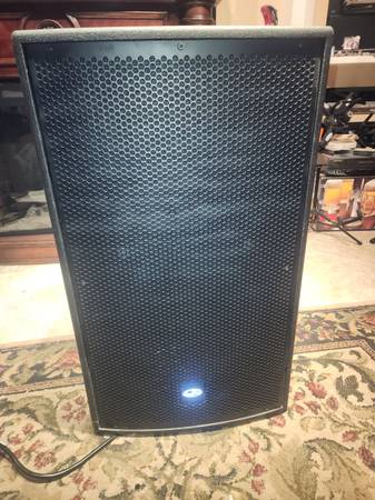 DAS Action 15A  powered loud speaker 1