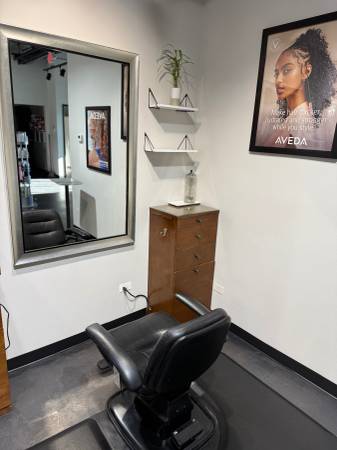 Hiring Hairstylist/Cosmotologist 1