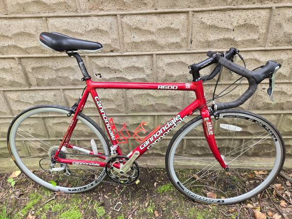 Cannondale R600 Road Bike 1