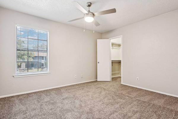 Cable ready, 2B/1B, Situated in Arlington! 1