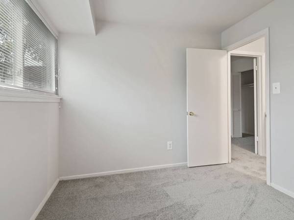 $1,520 / 1br - 1 bedroom, On-Site Management, High Speed Internet Access (2100 Parkland Square, District Heights, MD)63779239072513121